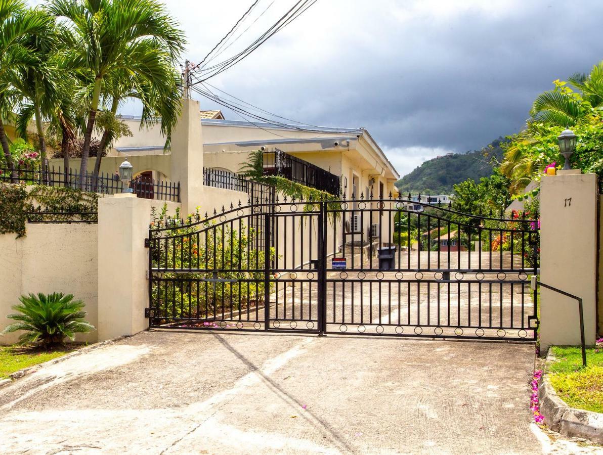 2 Bedroom On Private Estate Kingston Exterior photo