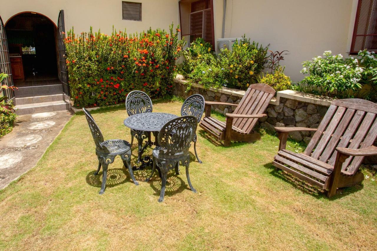 2 Bedroom On Private Estate Kingston Exterior photo