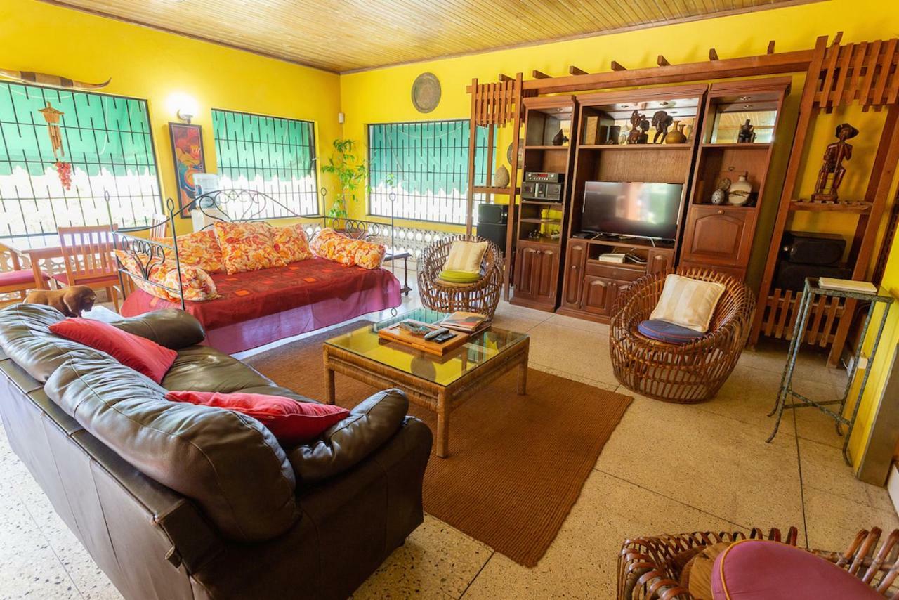 2 Bedroom On Private Estate Kingston Exterior photo